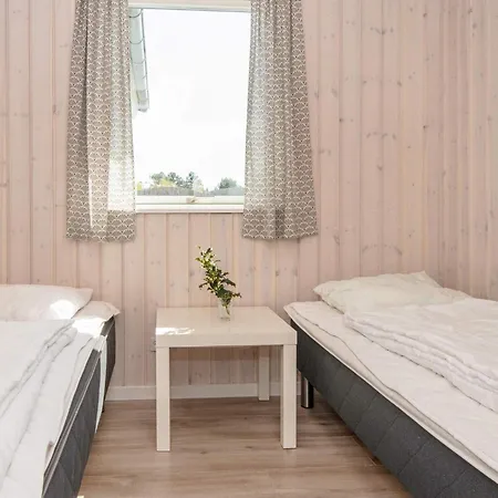 Nyaraló 16 Person In Romo