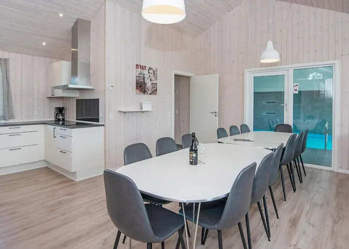 16 Person In Romo Romo Kirkeby